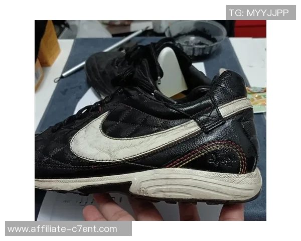 探索耐克最轻足球鞋的极致轻盈与卓越性能体验